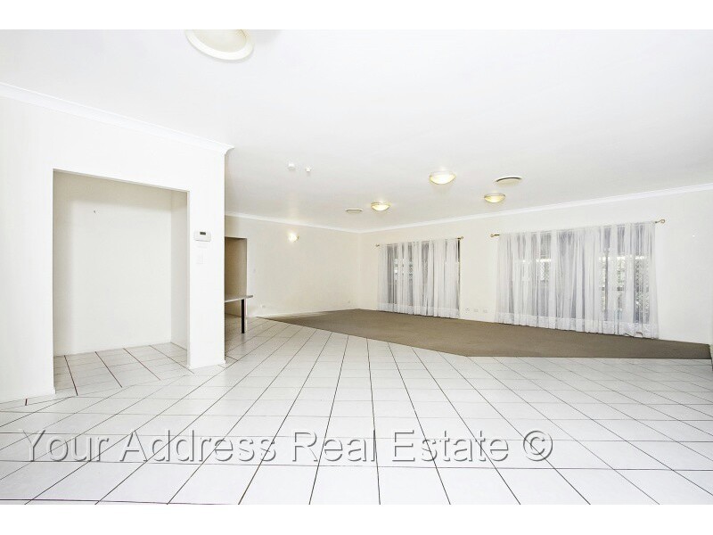 68 Holyrood Court, Munruben QLD 4125