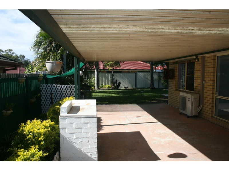 6 Ibrox Court, Regents Park QLD 4118