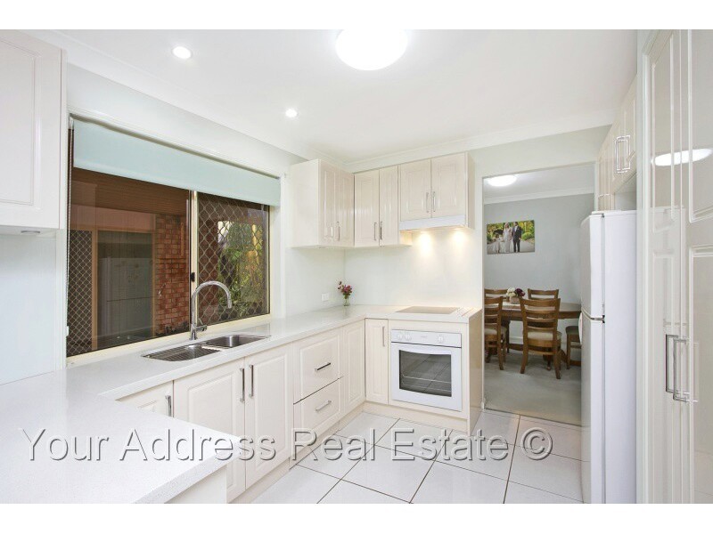 12 Pinnacle Close, Regents Park QLD 4118