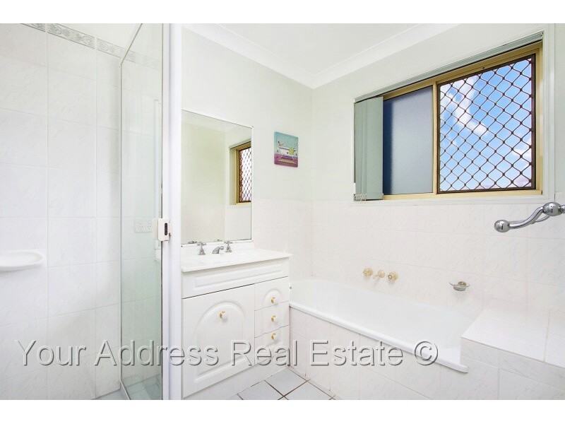 12 Pinnacle Close, Regents Park QLD 4118