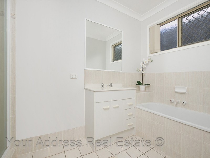 6 Gleditsia Close, Regents Park QLD 4118