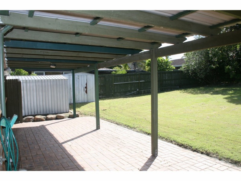 16 Bennett Drive, Regents Park QLD 4118