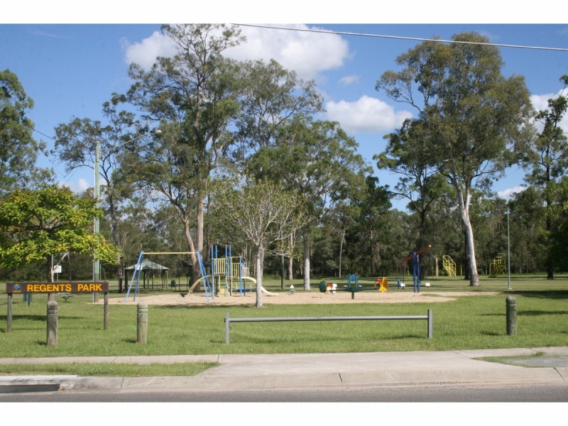 16 Bennett Drive, Regents Park QLD 4118