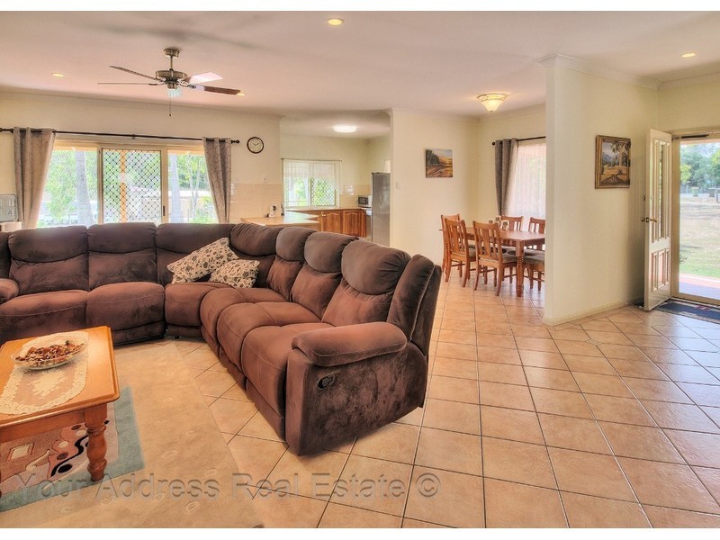 64 Bellenden Close, Munruben QLD 4125