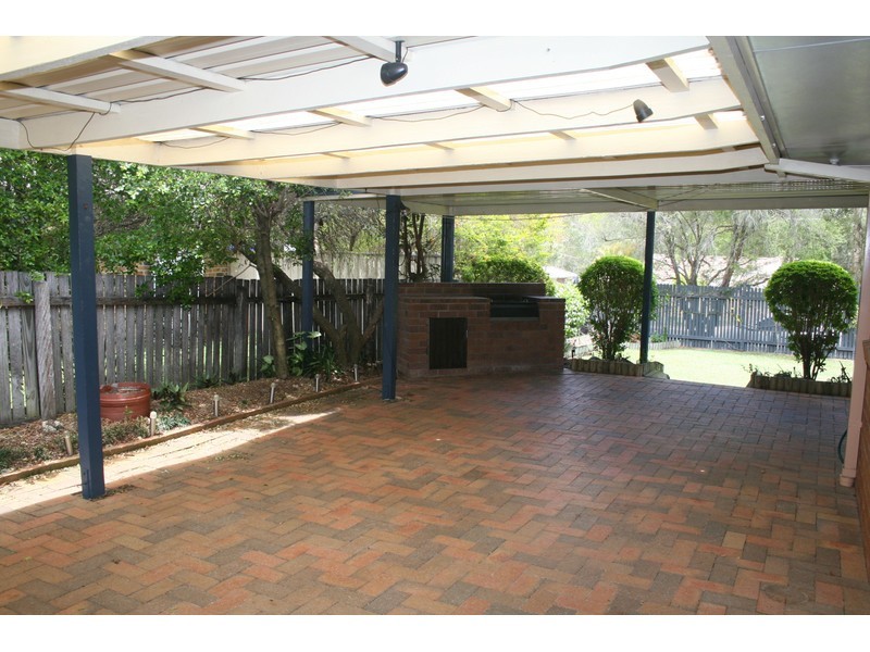 1 Watkinsia Court, Regents Park QLD 4118