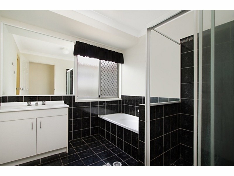 9 Indica Crescent, Regents Park QLD 4118