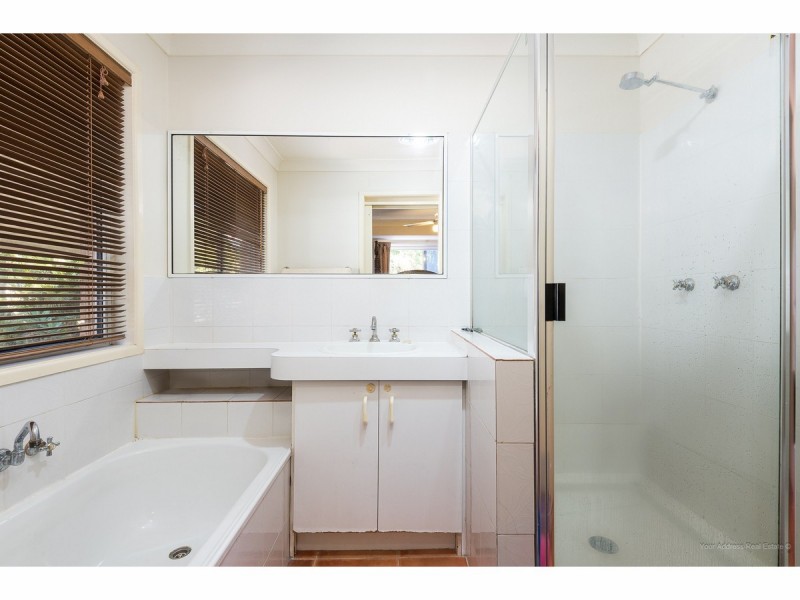 16 Lichen Court, Regents Park QLD 4118