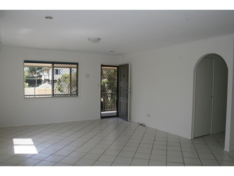 127 Waratah Drive, Crestmead QLD 4132