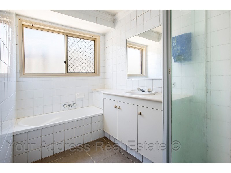 15 Itea Court, Regents Park QLD 4118