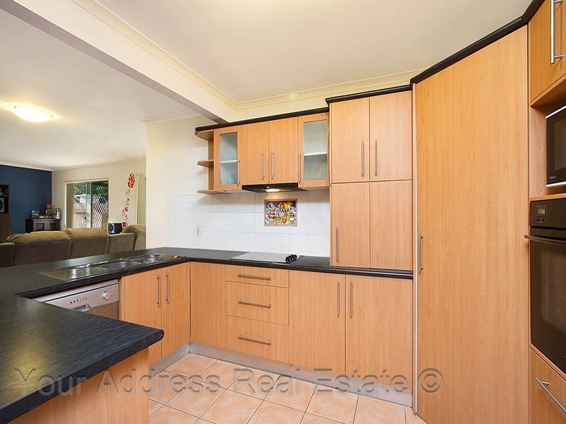 16 Conifer Street, Hillcrest QLD 4118