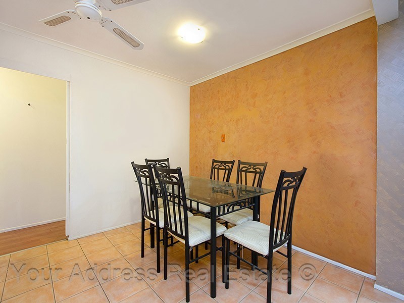 16 Conifer Street, Hillcrest QLD 4118