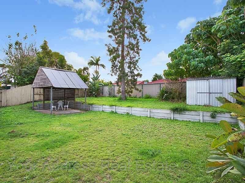16 Conifer Street, Hillcrest QLD 4118