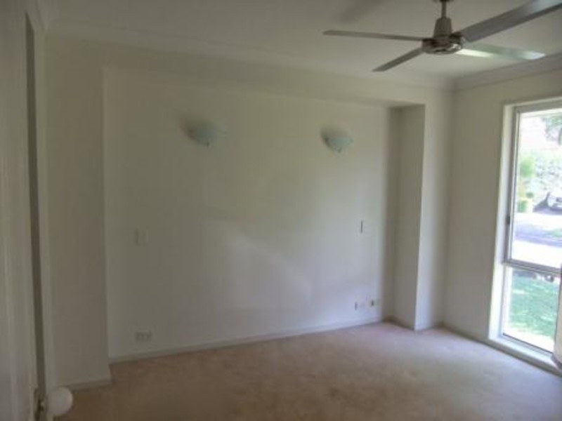 4 Tannadice Court, Regents Park QLD 4118