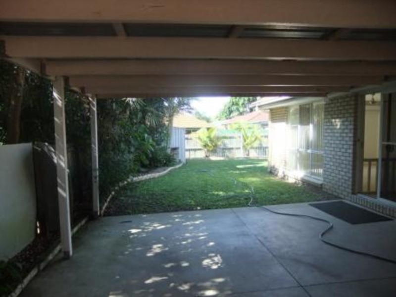4 Tannadice Court, Regents Park QLD 4118