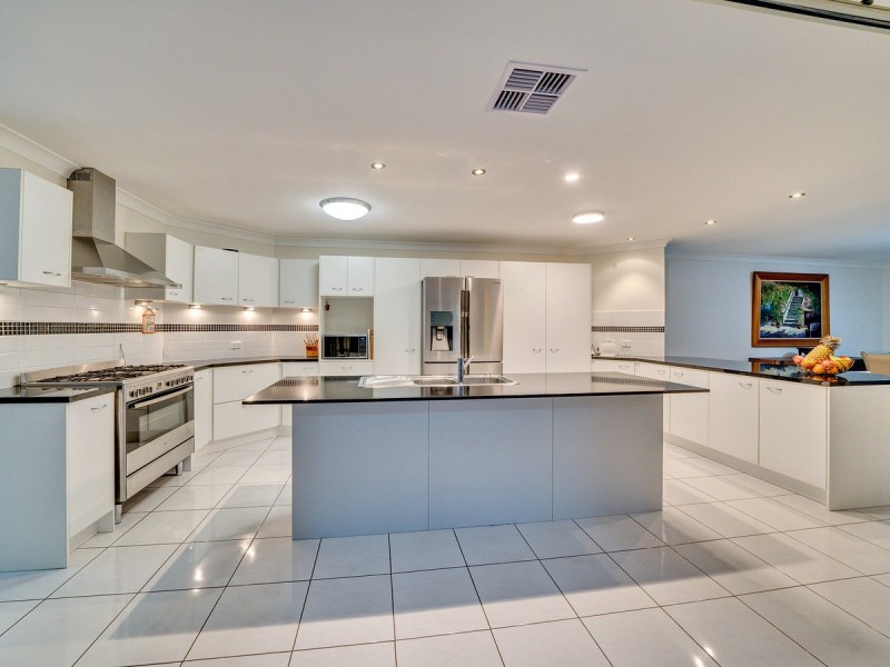 18-20 Pole Crescent, New Beith QLD 4124