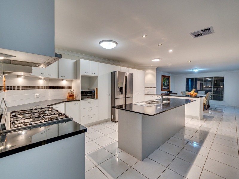 18-20 Pole Crescent, New Beith QLD 4124