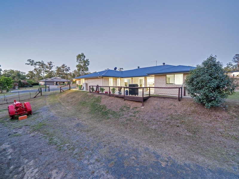 18-20 Pole Crescent, New Beith QLD 4124