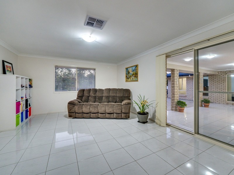 18-20 Pole Crescent, New Beith QLD 4124
