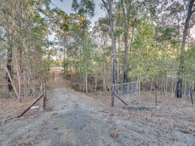 18-20 Pole Crescent, New Beith QLD 4124