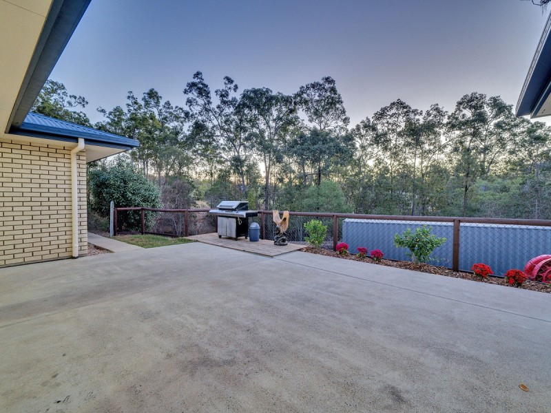 18-20 Pole Crescent, New Beith QLD 4124