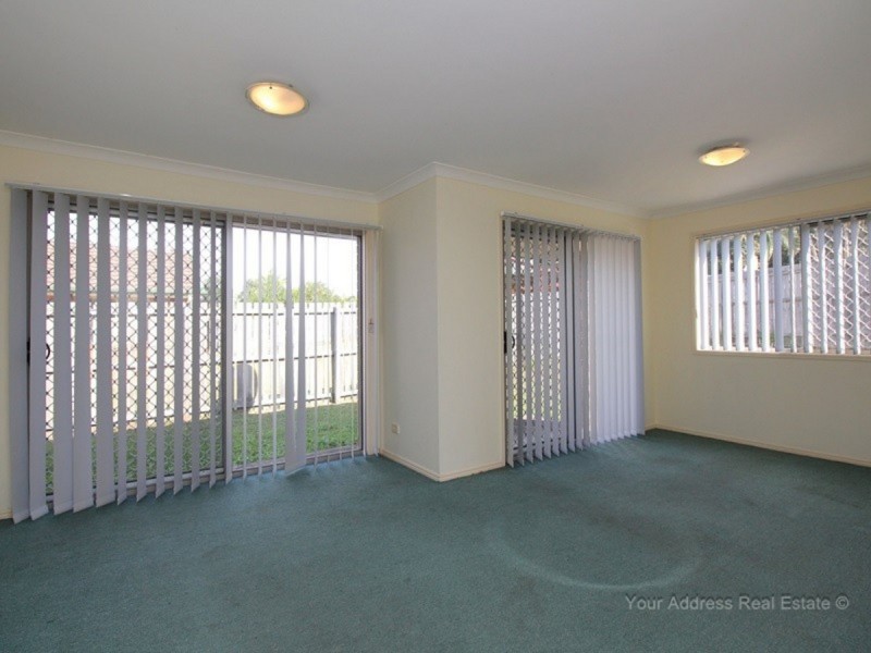 8 Park Close, Hillcrest QLD 4118