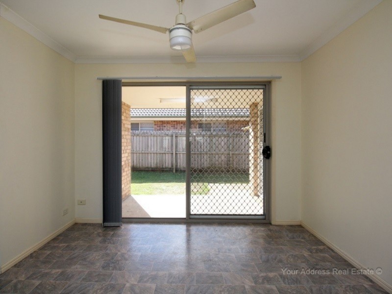 8 Park Close, Hillcrest QLD 4118