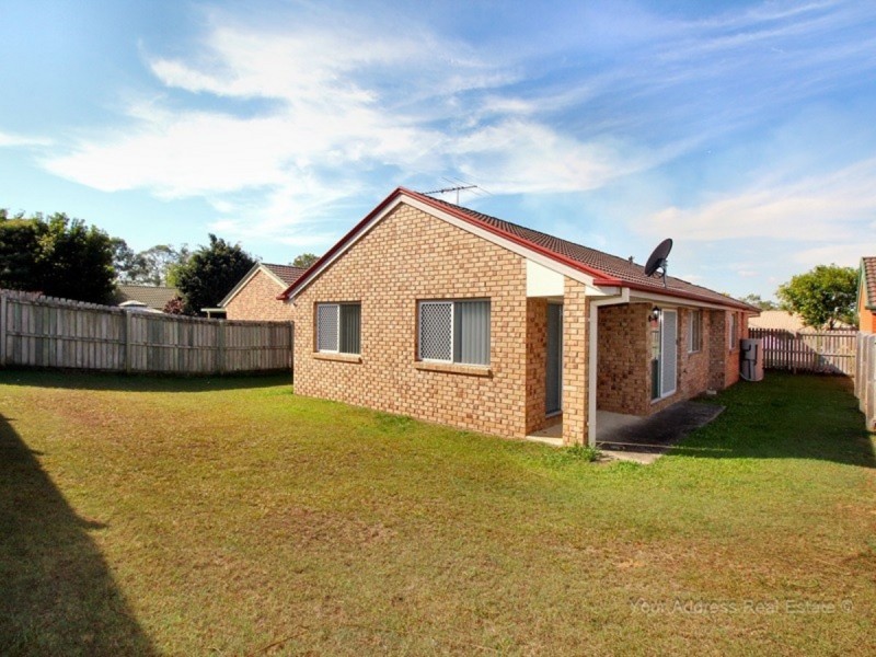 8 Park Close, Hillcrest QLD 4118