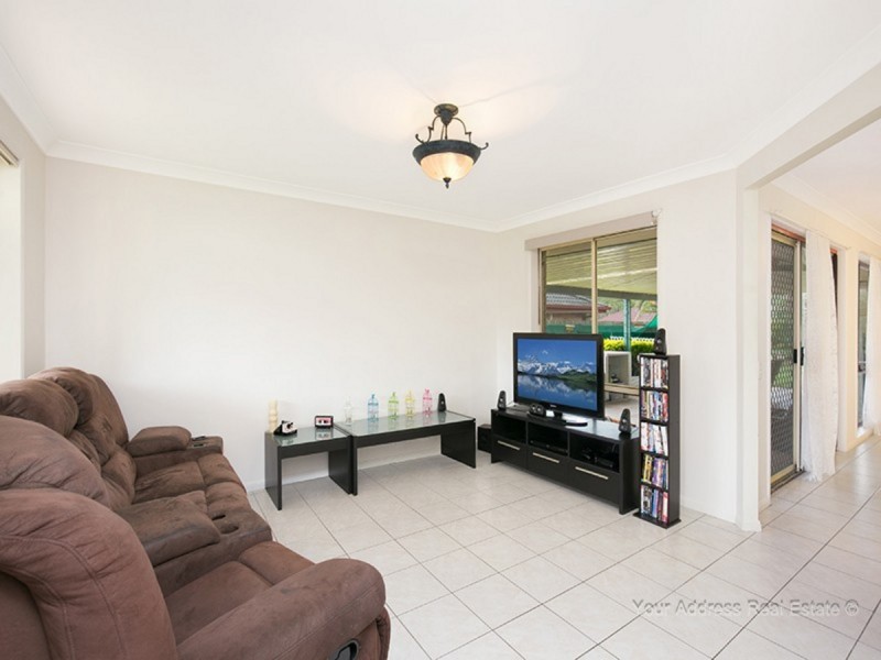 6 Ibrox Court, Regents Park QLD 4118