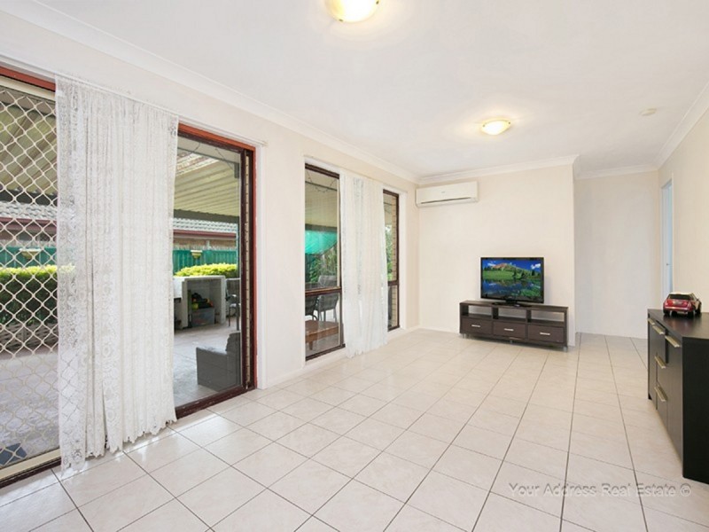 6 Ibrox Court, Regents Park QLD 4118