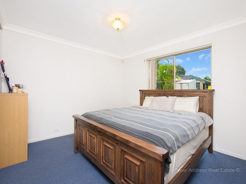 6 Ibrox Court, Regents Park QLD 4118
