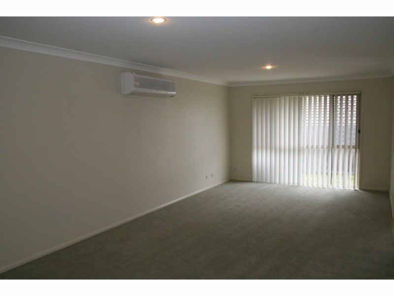 26 Charlton Place, Regents Park QLD 4118