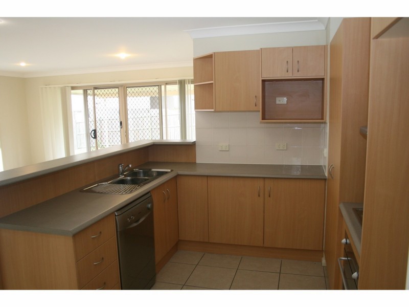 26 Charlton Place, Regents Park QLD 4118
