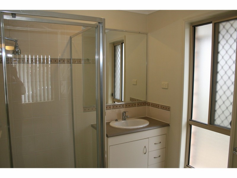 26 Charlton Place, Regents Park QLD 4118