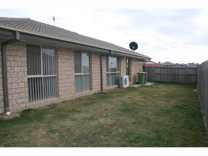26 Charlton Place, Regents Park QLD 4118
