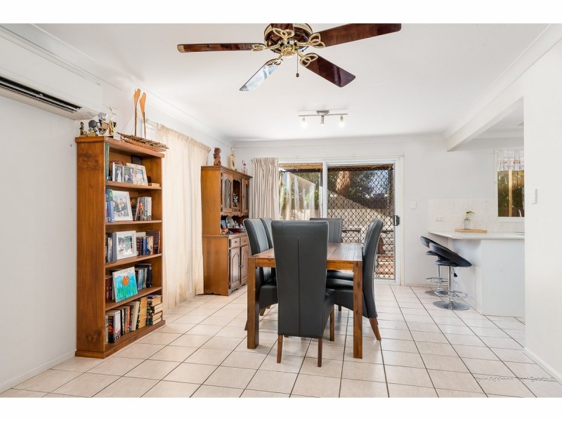 16 Pinnacle Close, Regents Park QLD 4118