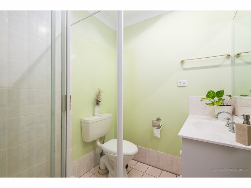 16 Pinnacle Close, Regents Park QLD 4118