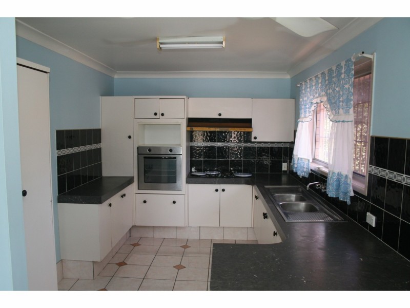 41 Peverell Street, Hillcrest QLD 4118