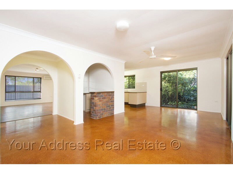 16 Silvertop Street, Hillcrest QLD 4118