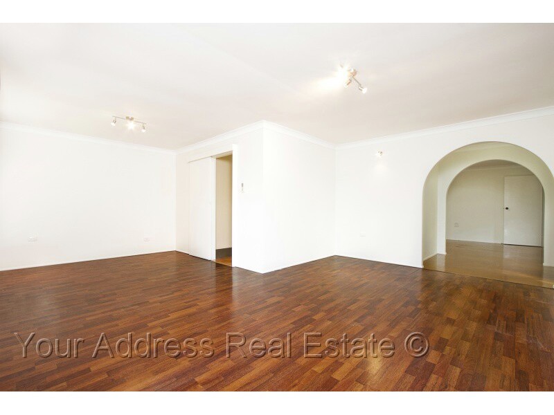 16 Silvertop Street, Hillcrest QLD 4118