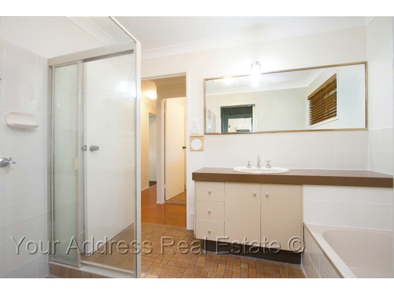 16 Silvertop Street, Hillcrest QLD 4118