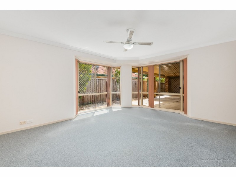 54 Regency Drive, Regents Park QLD 4118