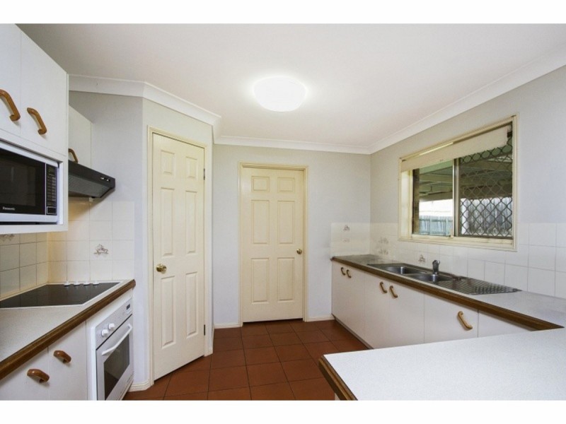 15 Solandra Circuit, Regents Park QLD 4118