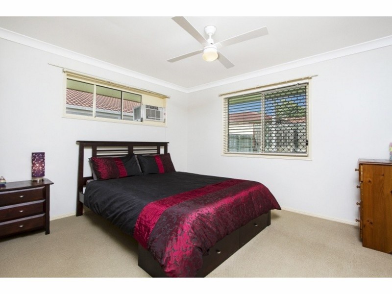 15 Solandra Circuit, Regents Park QLD 4118