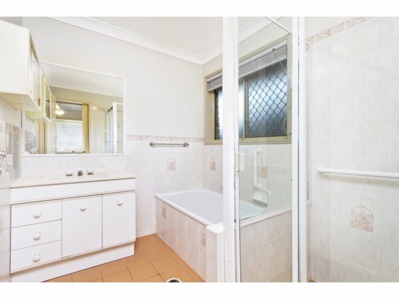 15 Solandra Circuit, Regents Park QLD 4118