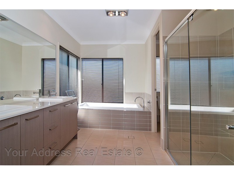 15-23 Bradley Court, Greenbank QLD 4124