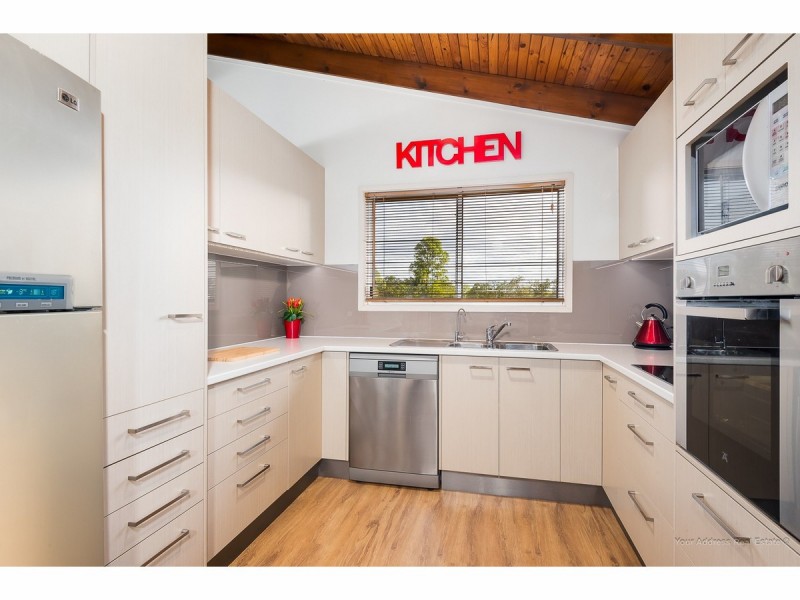4 Topham Court, Hillcrest QLD 4118