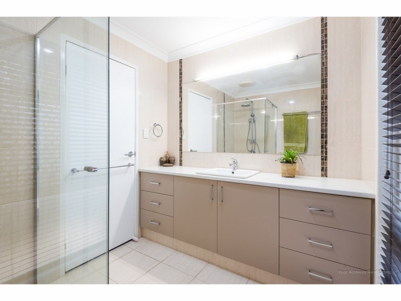 4 Lyra Court, Regents Park QLD 4118