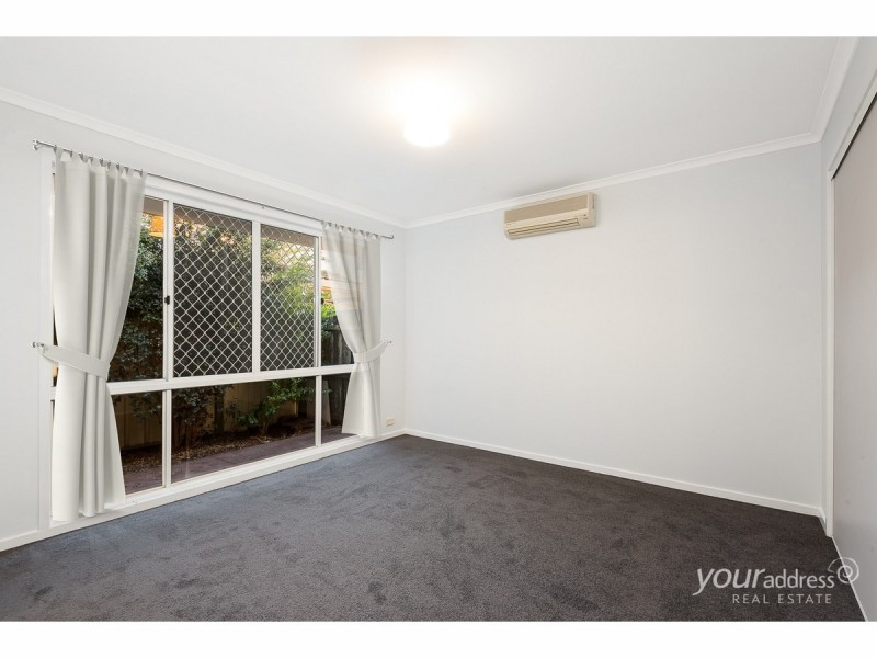 70 Bottlebrush Drive, Regents Park QLD 4118