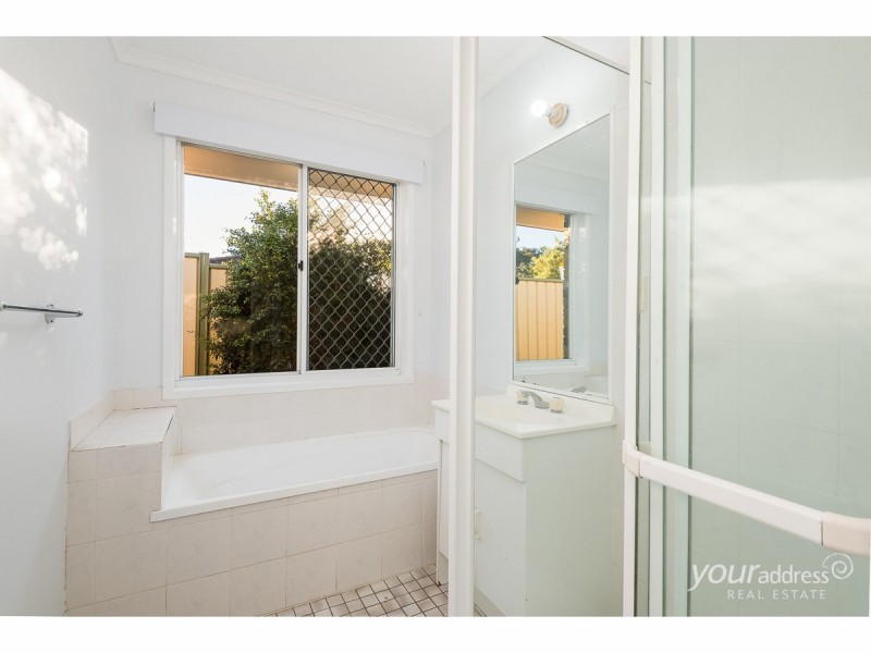70 Bottlebrush Drive, Regents Park QLD 4118