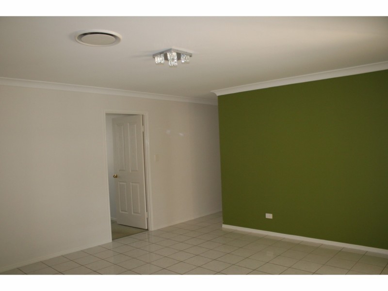 10 Carlos Street, Hillcrest QLD 4118